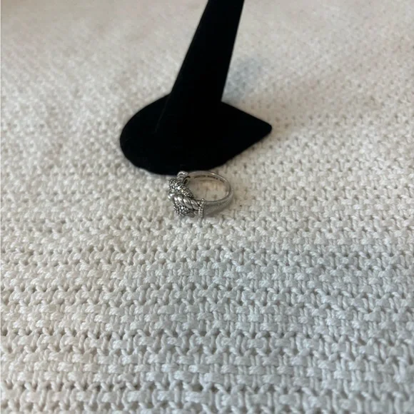 Elegant Silver Infinity Knot Ring - Picture 2 of 3